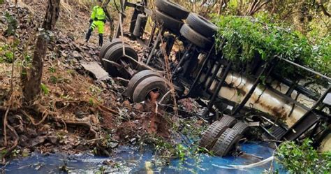 Caminh O Tanque Cai De Ponte Na Br E Duas Pessoas Morrem