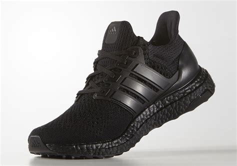 Take an official look and keep it locked to justfreshkicks for updates on when these will drop and of course more adidas news. Adidas Ultra Boost Triple Blackが海外で発売予定【10/13から発売延期】