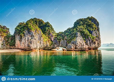 Sonnenunterganglandschaft Bucht Vietnams Halong Schöne ...