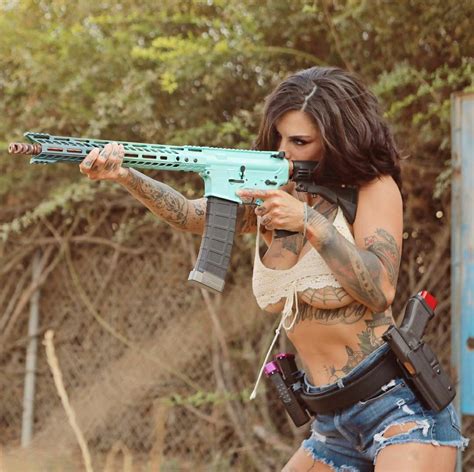 Former Us Marine Nicknamed The Combat Barbie Poses In Sexy Shoot Artofit