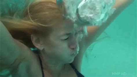 Блондинка утонула в бассейне Blonde girl drowned in a pool YouTube