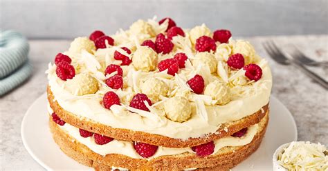 Weiße Schokoladen - Torte mit Himbeeren Ganache