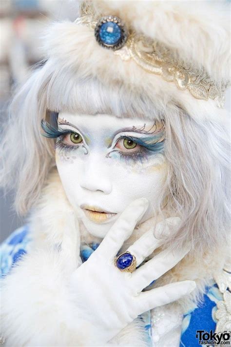 Shironuri Minori In Blue And White Fashion W Faux Fur And Small Cat