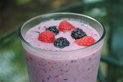 Marketing Girl Eats Great Food Berry Smoothie With Flax Seeds