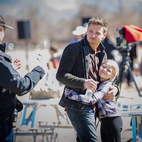 Jeremy Renner Net On Twitter Jeremy Renner With His Daughter On The