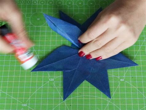 Anleitung - Sterne aus Transparentpapier basteln mit Kindern