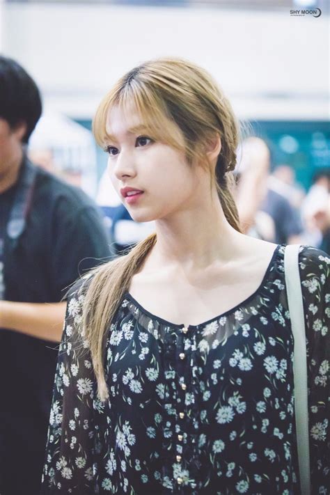 Netizens Praise Sana Perfect Side Profile Daily K Pop News