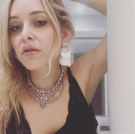 Jenny Mollen In The Dannijo Tansy Earrings Clementine Necklace And