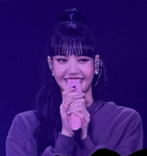 V On Twitter Rt Lisamygem Lisa Said She S So Happy To See So Many Blinks From Different