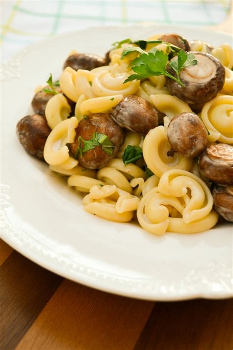 See more ideas about mushroom cake, cake, cupcake cakes. Creamy Chestnut Mushroom and Fresh Herb Pasta Salad ...