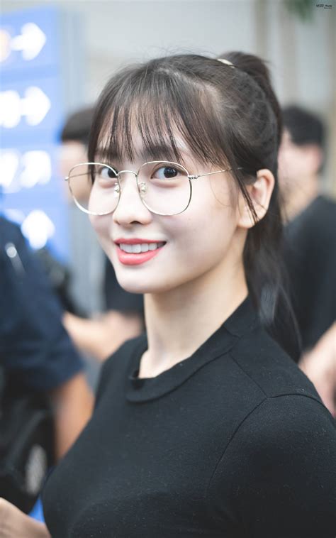 Here Are 9 Times Twices Momo Looked So Good In Glasses We Wish We Wore Them Koreaboo