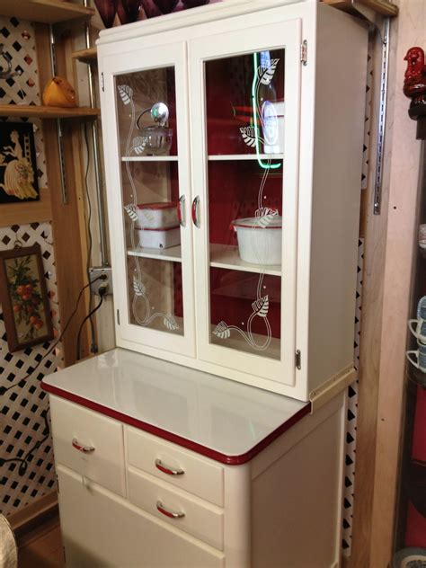 Shop this amazing collection of solid wood hoosier cabinets for the best in kitchen & dining room storage. C. Dianne Zweig - Kitsch 'n Stuff: Red And White Smaller ...