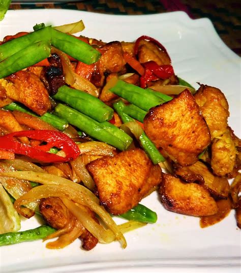 Kebetulan ada ayam di rumah ni bolehlah cuba buat nasi ayam thai yang viral hari tu. Resepi Ayam Goreng Kunyit Viral | Galeri Resepi Bulan ...