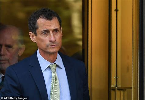 Ex Rep Anthony Weiner Ordered To Register As Sex Offender Daily Mail