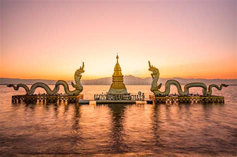 Beautiful Kwan Phayao Lake In The Evening Stock Photo Image Of Park