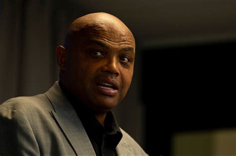 Former Nba Player Charles Barkley Gives 1000 To Every Employee In