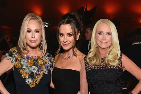 bravocon 2023 kyle richards update on her relationship with sisters kathy and kim monika kane