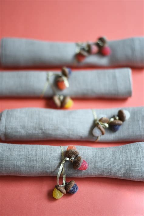 Here are gorgeous fall/thanksgiving napkin rings you can diy. 20 Stylish DIY Thanksgiving Napkin Rings for a Gorgeous ...