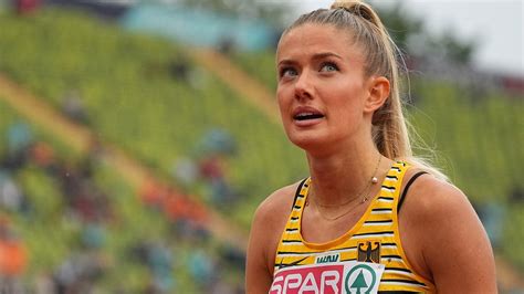 Alica Schmidt Track Star Dubbed Worlds Sexiest Athlete Geared Up For The Season Let S