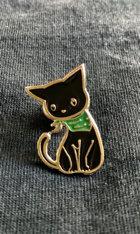 Pin Gato Pañuelo Verde Trini