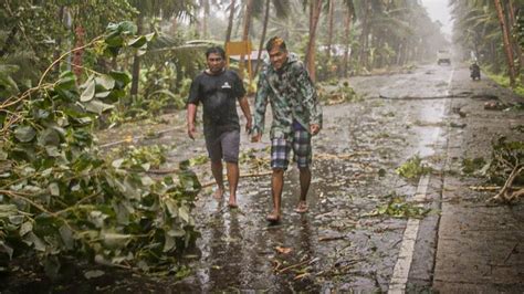 Zware Orkaan Trekt Over De Filipijnen Nos Jeugdjournaal