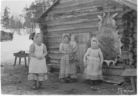 Skolt Sámi Women With Their Children In Suonikylä Finland In 1942