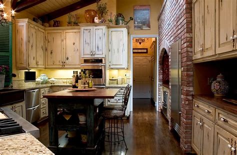 How to paint and distress cabinets. How to Paint Kitchen Cabinets to Look Antique - Designing Idea