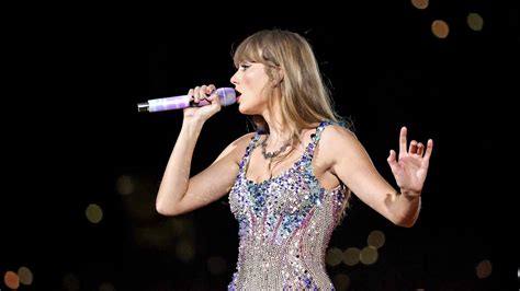 Taylor Swift Reveals How She Lost A Chunk From Her Hand While