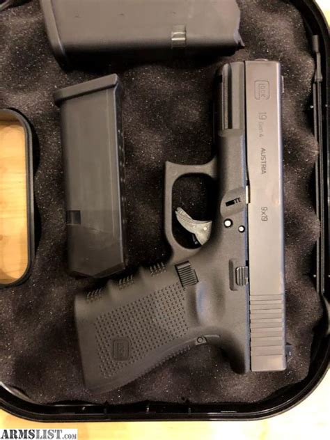 In addition to its use as a conventional service pistol, it is ideal for use as a backup weapon or for concealed carry purpose. ARMSLIST - For Sale: Glock 19 + many accessories