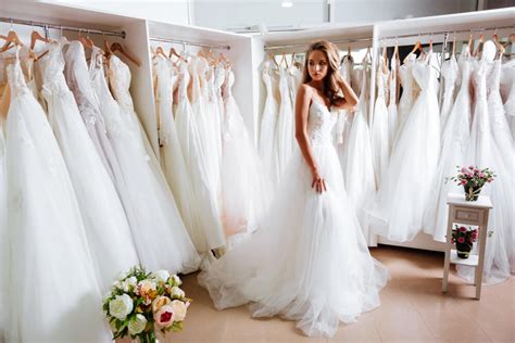 Tips For Choosing The Perfect Wedding Dress According To Your Venue