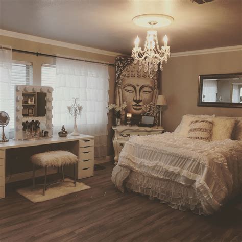 Contemporary zen decorating living room / library. Shabby chic meets Zen glam | Chic master bedroom, Shabby ...