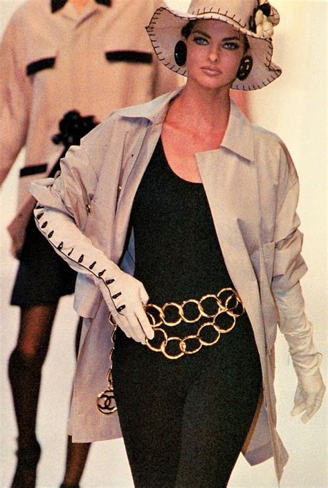 Linda Evangelista Chanel Springsummer 1991 Grunge Fashion 90s