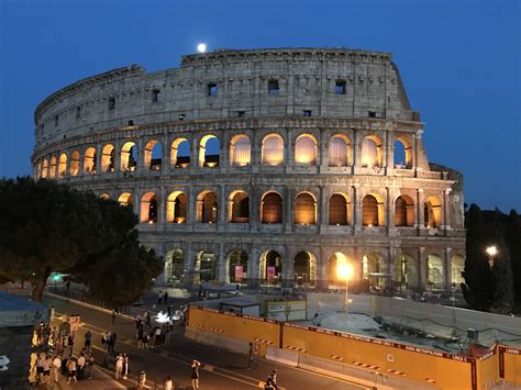 The Coliseumrome Italy Coliseum A Full Moon 1 Romantic Evening