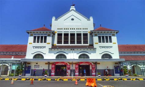Stasiun Kereta Api Kejaksan Cirebon Objek Wisata Sejarah Yang Memiliki