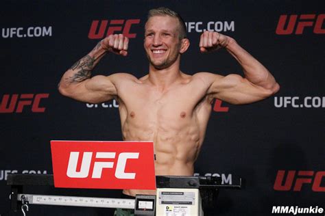 Tj Dillashaw Ufc 207 Official Weigh Ins Mma Junkie