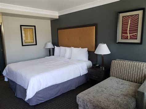 When you stay at portofino inn & suites anaheim, you'll be walking distance from disneyland® park anaheim and just moments from a diverse range of fun things to do in and around anaheim. PORTOFINO INN BURBANK - Updated 2020 Prices, Hotel Reviews ...