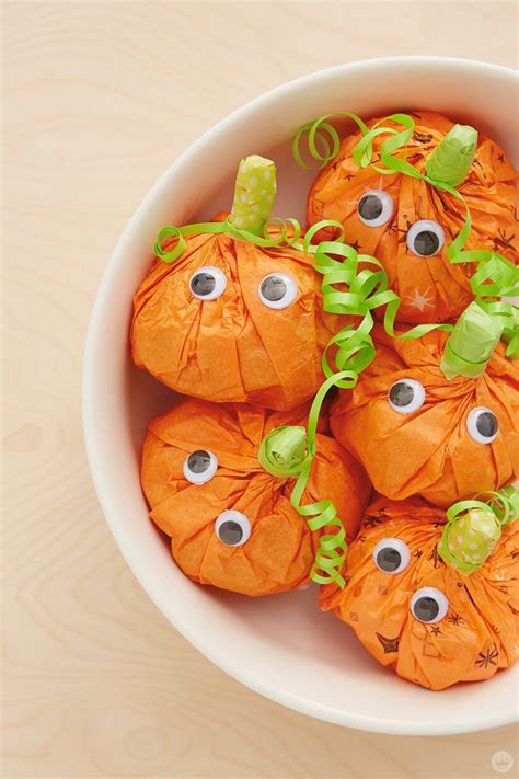 Sweet And Easy Diy Pumpkin Surprise Treat Bags Thinkmakeshare