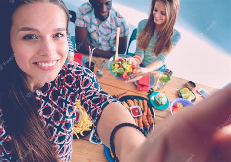 Premium Photo Group Of People Doing Selfie During Lunch Self Friends Friends Are Photographed