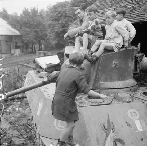 Campaign France 1944 B 9641 French Chilren Climb Aboard A Free French