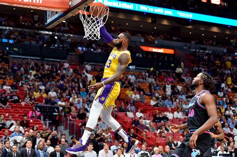 Lebron James Scores 51 Against Heat As Lakers Win The New York Times