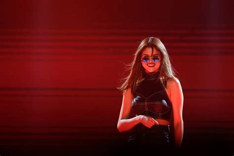 Best Pictures Of Selena Gomez On The Revival Tour Popsugar Latina Photo 8