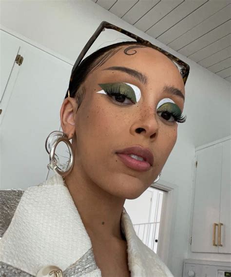 Doja Cat Dominates Our Beauty Looks Of The Week Once Again Blue