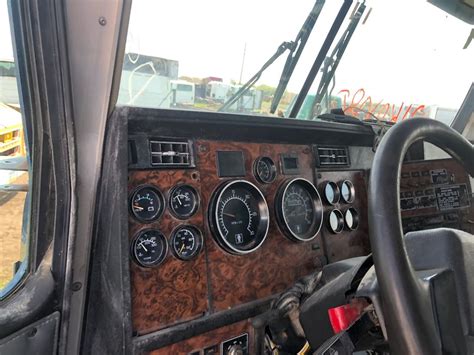 Kenworth T600 Dash Assembly In Spencer Ia 24887996