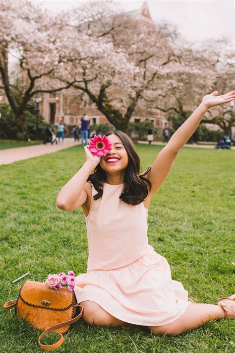 How To Pose With Flowers 6 Ideas You Can Try Spring Picture Outfits