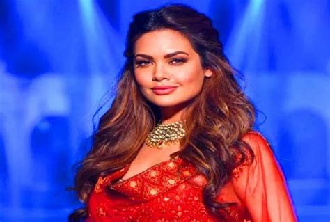 esha gupta gives befitting reply to trolls after getting trolled for her workout video