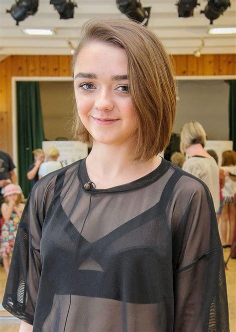 Game Of Thrones Maisie Williams Donates £10000 To Charity Founded By
