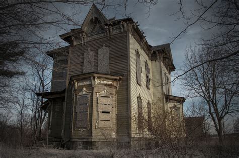 Missouri haunted house is america's scariest real haunted house encounter real ghosts, deep underground in st. 13 Real Life Haunted Houses And The Horror Stories That Go ...
