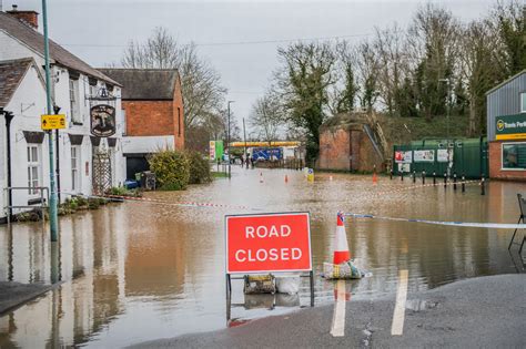 Tewkesbury Flooding In Pictures Shocking Conditions For Drivers And