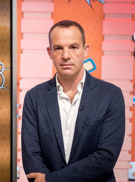 Martin Lewis Urges Customers To Ditch Santander And Their 123 Account