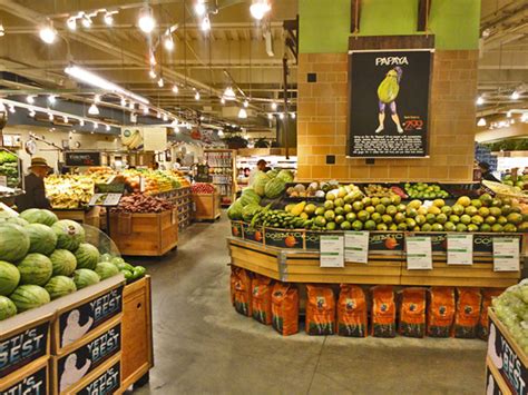 Verschillende soorten voedsel erg goed gekookt. brandchannel: Whole Foods Fights Overcharging Claim in New ...